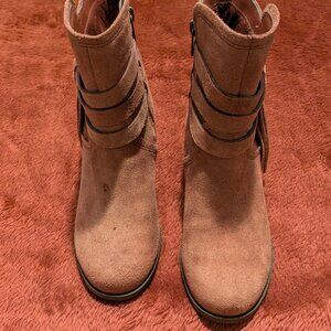 UGG Koolaburra women's rust faux suede tassel ankle boots, size 6.5